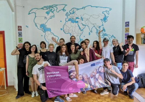 Open applications for group volunteering project