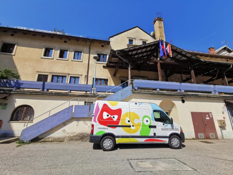 ZDAJ POTUJOČE SOCIALNO OMREŽJE PRIDE TUDI K TEBI