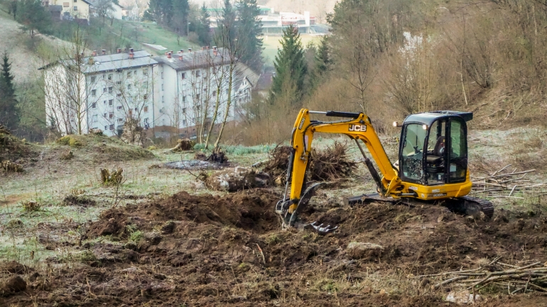 Prvi kolesarski park v Idriji že dobiva podobo
