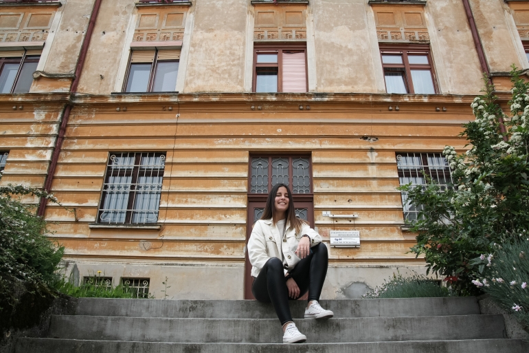 Oblikovalska re&scaron;itev vizualnega komuniciranja kulturne dedi&scaron;čine v Idriji in nov turistični produkt za mlade