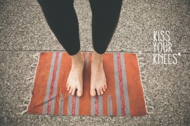 Prizemljitev: Počitni&scaron;ka Kissyourknees* joga