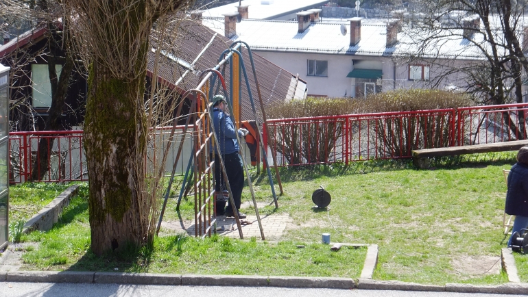 Prenova otro&scaron;kega igri&scaron;ča pred MCI