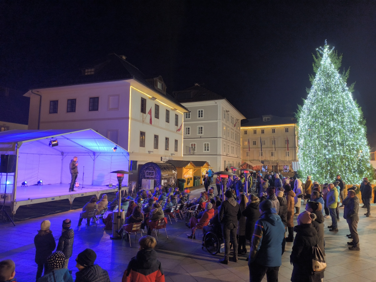 Prireditev za vse - Stand up: Vrhunec projekta, ki odpira vrata vsem!