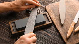 Osnovni tečaj bru&scaron;enja nožev z vodnimi brusnimi kamni