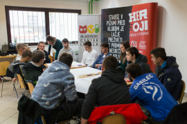 Re&scaron;i vpra&scaron;alnik - Heroji furajo v pižamah