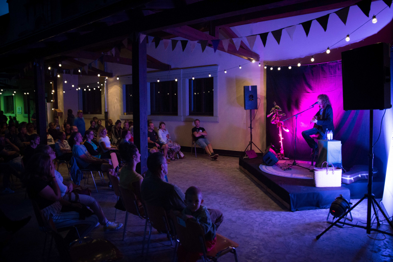 Adi Smolar na terasi MCI